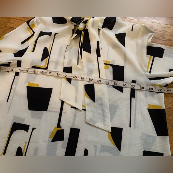 Tie neck long sleeve blouse size L - Picture 5 of 12